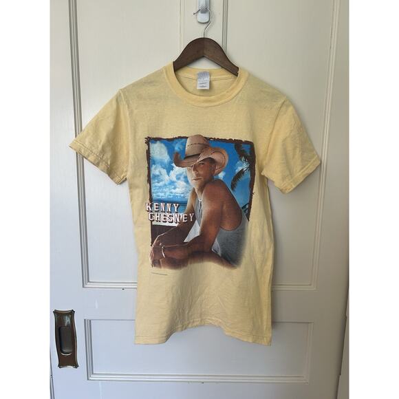 Kenny Chesney Other - Kenny Chesney 2004 Guitar, Tiki, Bars Tour Tshirt Unisex Size Small Yellow